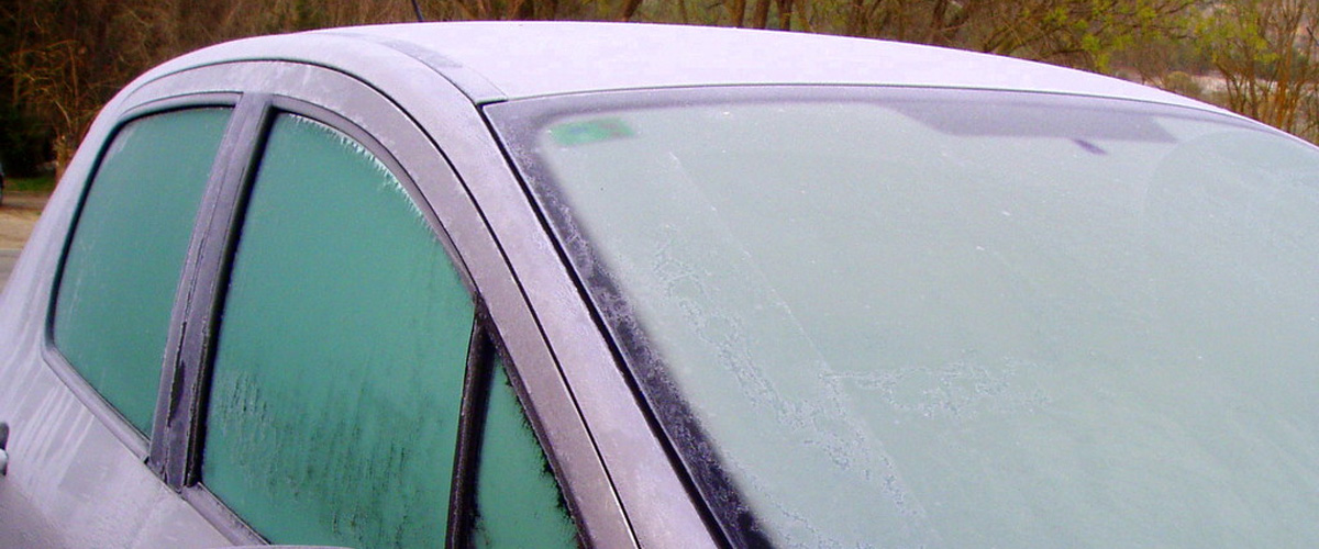 You should make sure that you clear your windshield before you turn on your wipers. If you don’t do this, you could cause problems to your wipers, such as torn blades and broken wiper transmissions. Take care to not allow your wipers to freeze to your windshield. While they are very durable, windshields can be vulnerable to damage. You shouldn’t use hot water on a frosted windshield as the glass could crack. The same principle applies to hot air from your car defroster.