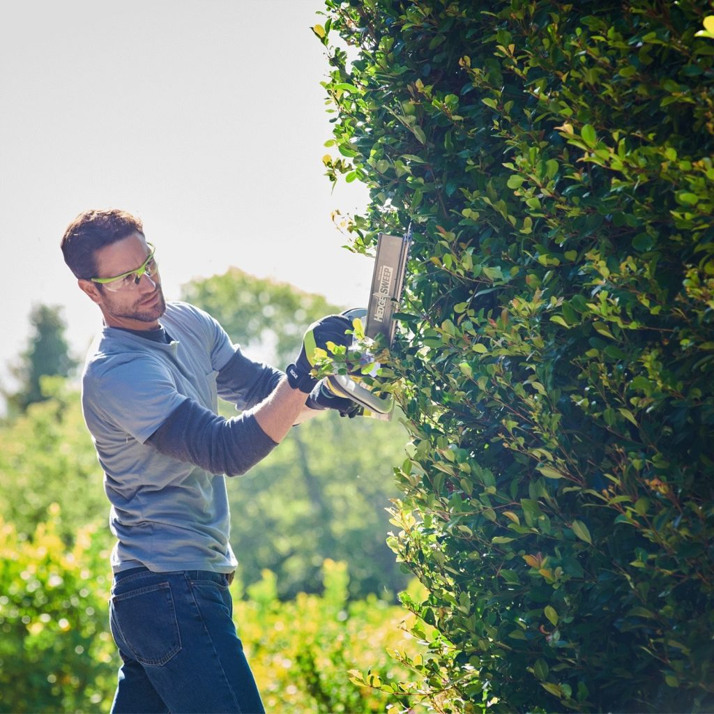 battery powered hedge trimmer 